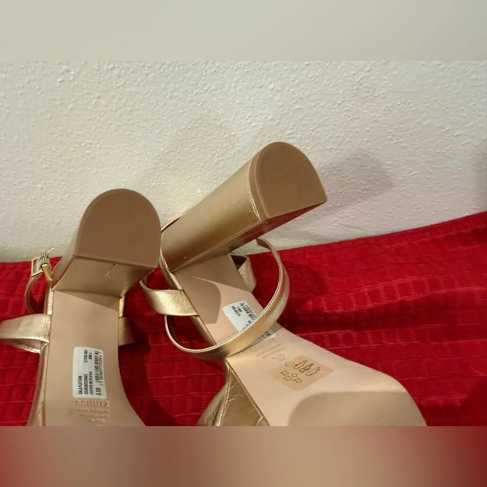 Schutz Kaila Heel in Platina size 9.5..